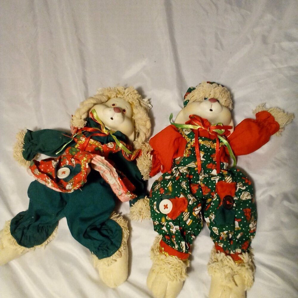 House Of Lloyd Christmas Around The World Hip & Hop Bunny Shelf Sitters